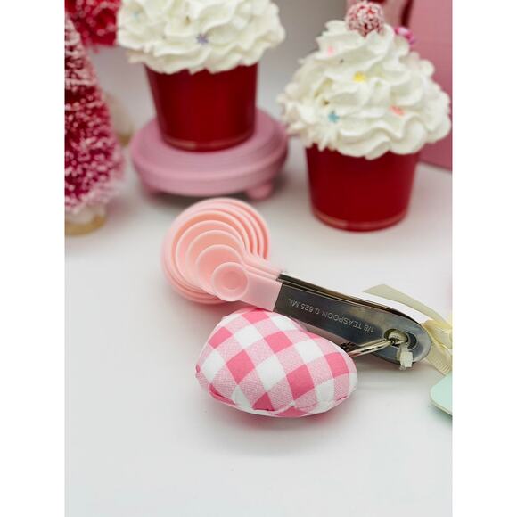 Bakeshop by Masterclass Pink Measuring Cups and Spoons - Picture 3 of 3